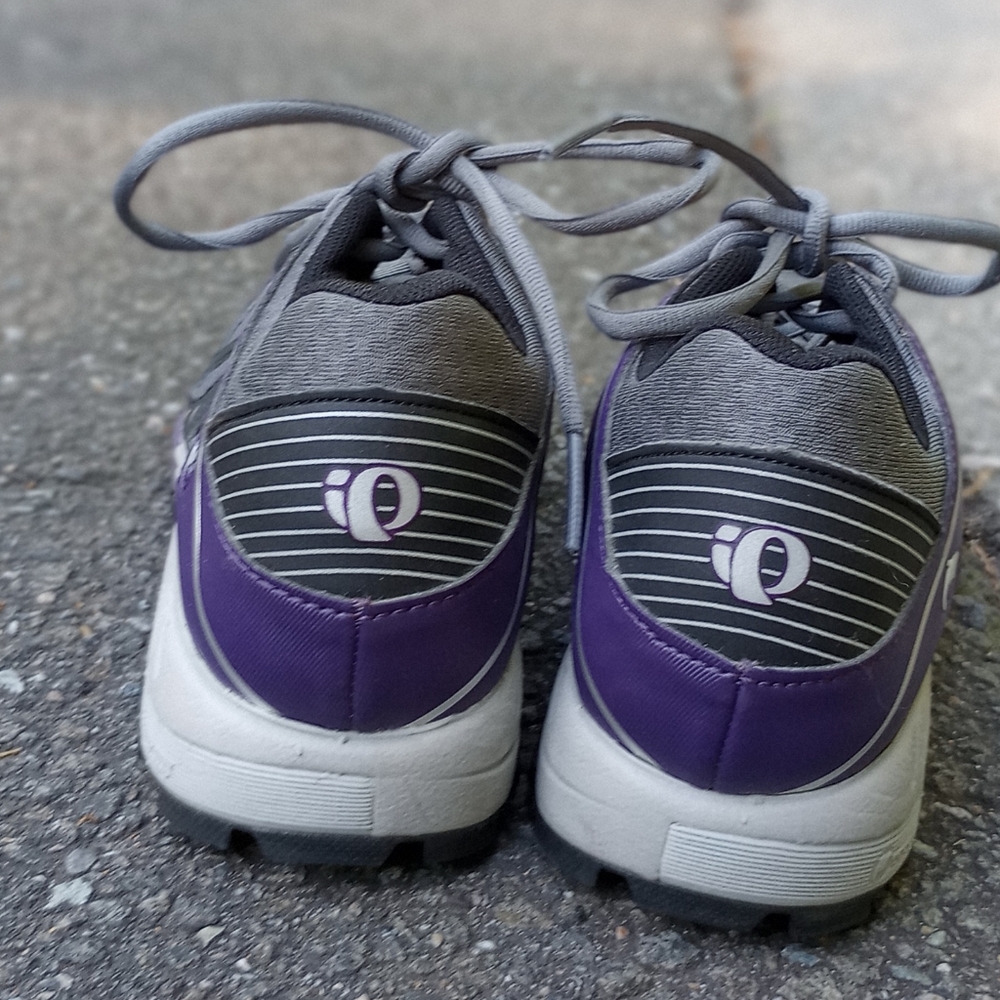 Pearl Izumi Women's Purple and Grey Sports Shoes.